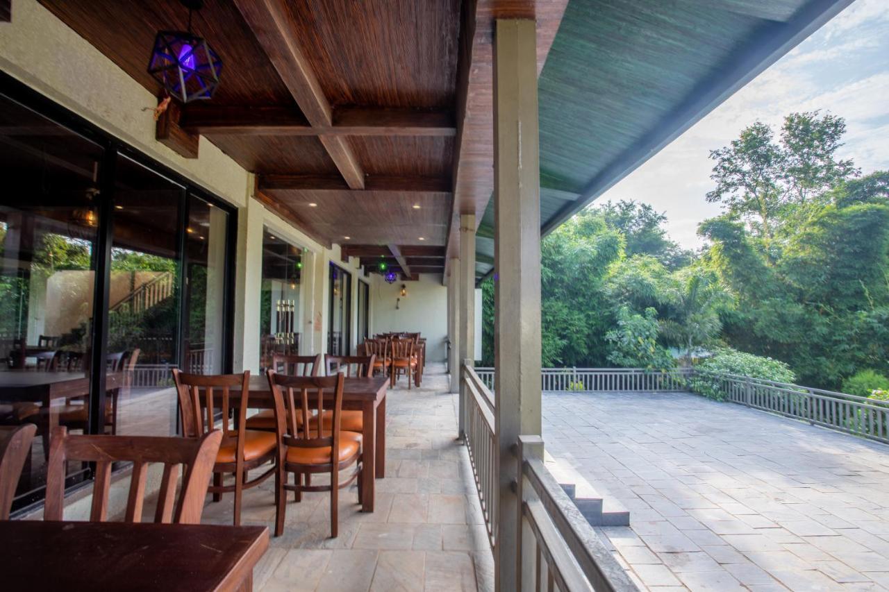 Soaltee Westend Resort Chitwan Buitenkant foto